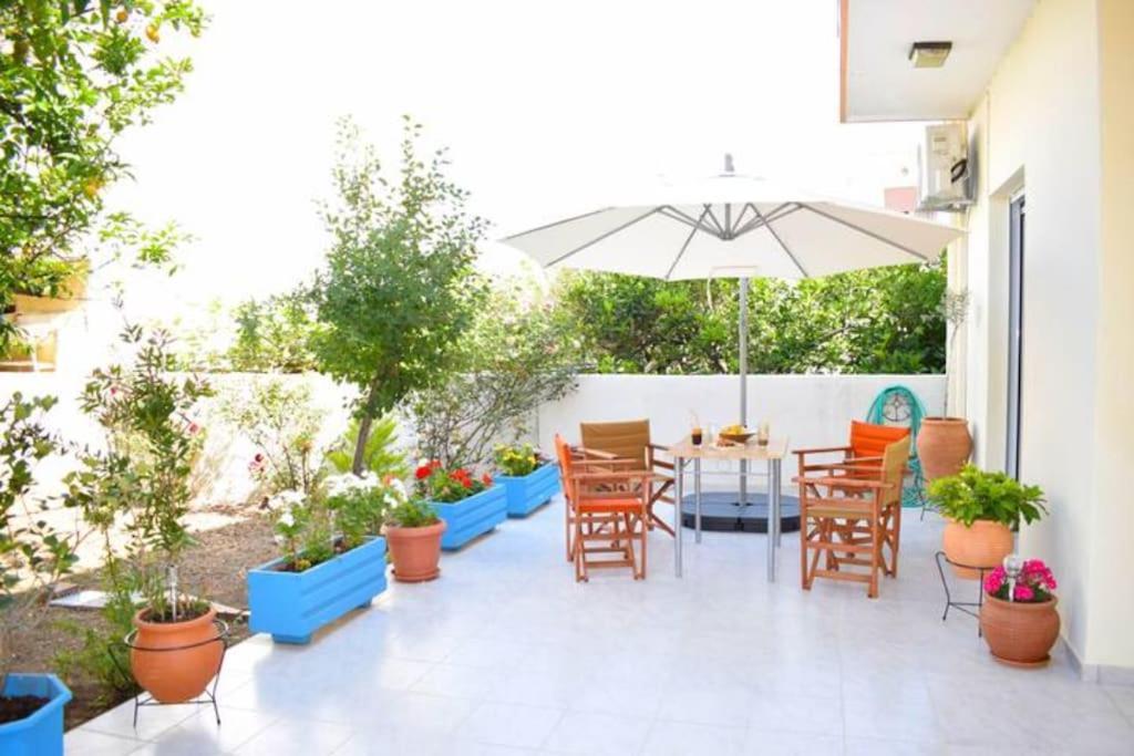 Marble Cool 2-Bedroom Down Town Yard House Kíssamos Eksteriør bilde